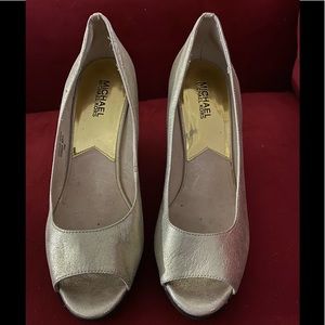 Michael Kors gold with brown heels 7.5